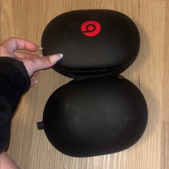 Beats by Dre Black and Red Case ONLY - Picture 1 of 2